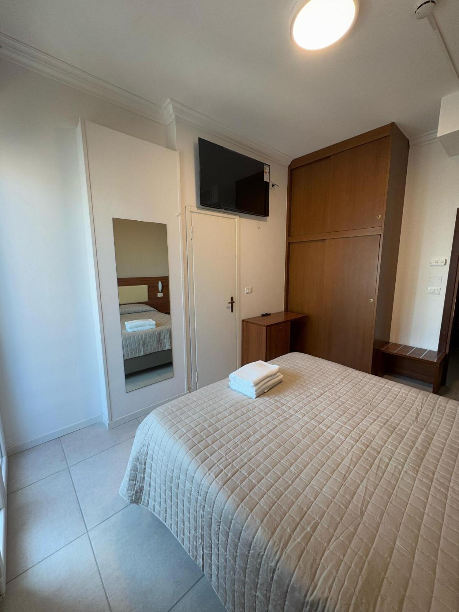 Hotel Helios Beach Milano Marittima Eksteriør billede