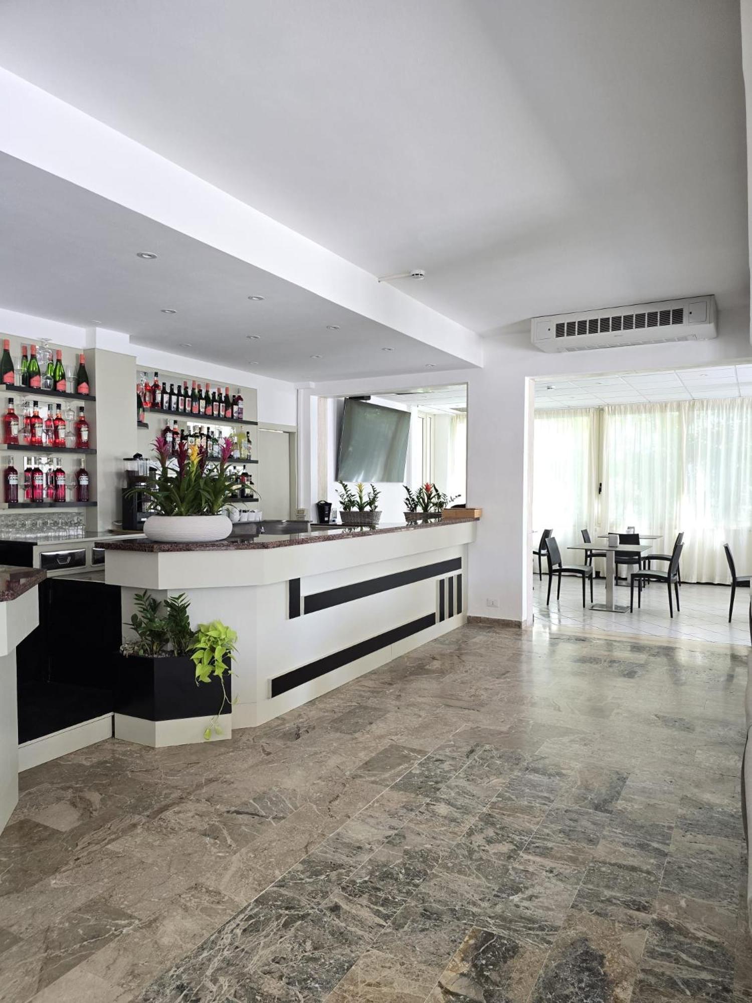 Hotel Helios Beach Milano Marittima Eksteriør billede