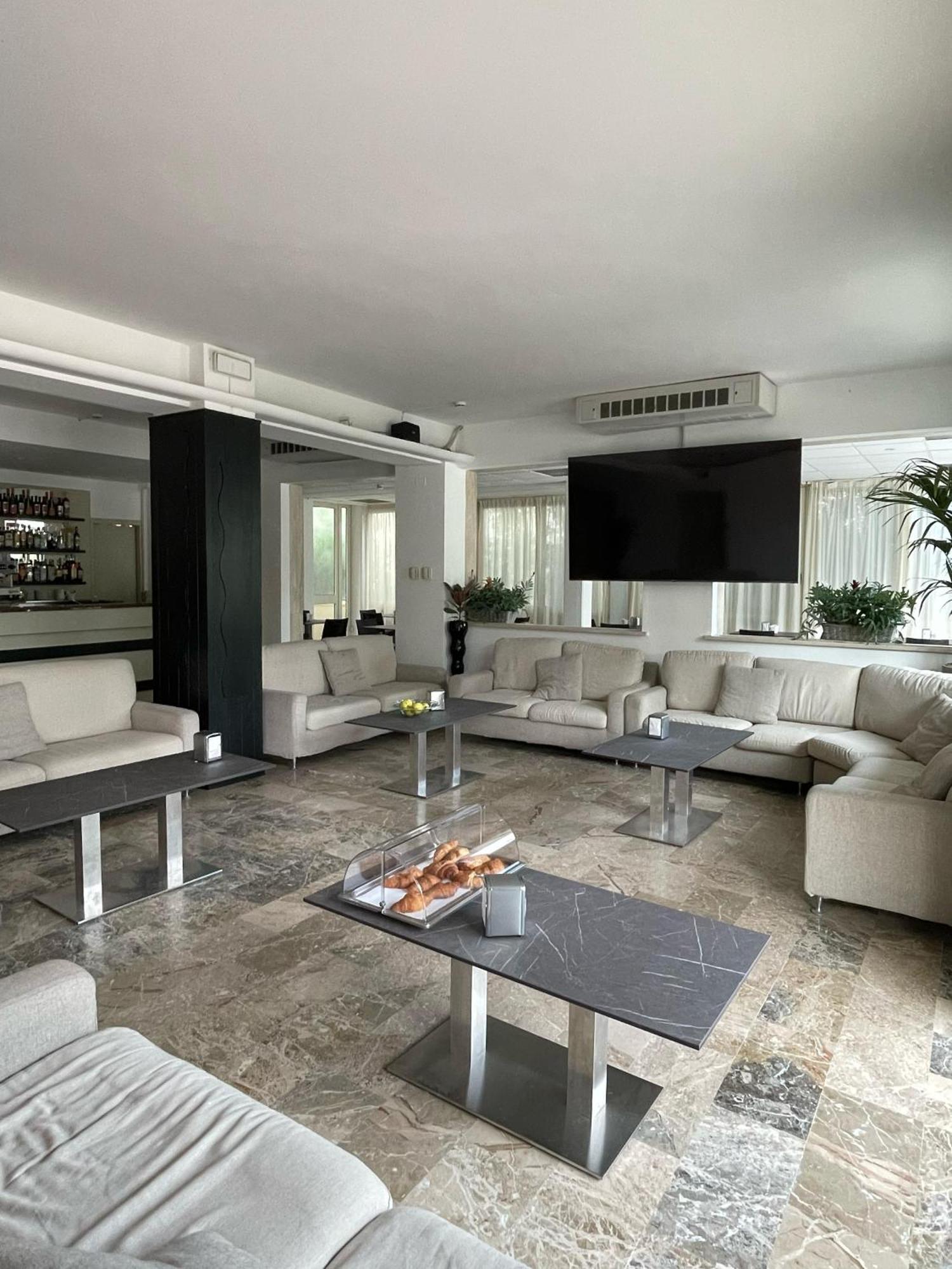 Hotel Helios Beach Milano Marittima Eksteriør billede