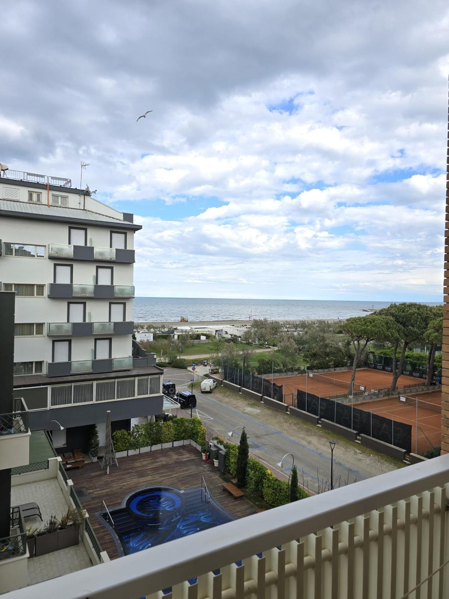 Hotel Helios Beach Milano Marittima Eksteriør billede